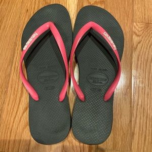 Havaianas pink/black flip flops